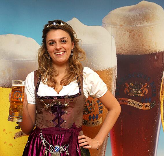 Jahrespressekonferenz der bayerischen Brauwirtschaft im Brauerhaus über die Entwicklung der Absatzzahlen 2011 . Bierkönigin Barbara Stadler.