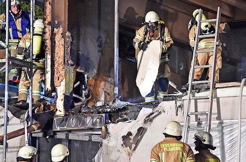 Der Brand ereignete sich in der Nacht auf Dienstag. Über Ursache und Schadenshöhe ist derzeit noch nichts genaueres bekannt.