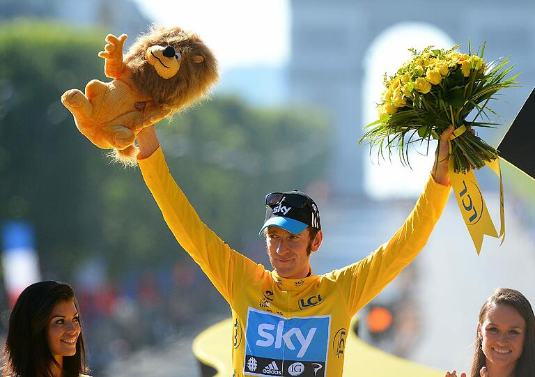 Bradley Wiggins jubelt im Juli 2012 nach dem Gewinn der Tour de France 2012
