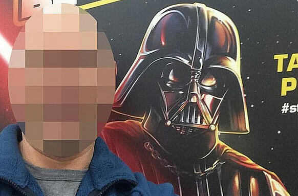 Darth-Vader-Selfie: Wegen dieses Fotos wurde ein Familienvater zu unrecht als "Perversling" angeprangert.