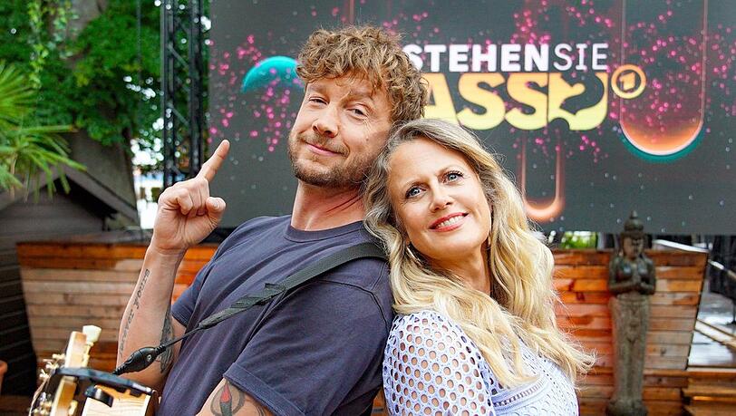 "Verstehen Sie Spaß?": Samu Haber (l.) und Barbara Schöneberger präsentieren die Höhepunkte der Show.