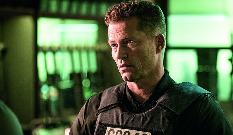 Luke (Til Schweiger) ist knallharter GSG-10-Ermittler, bei dem Abmahnungen zur Regelmäßigkeit geworden sind.