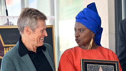 Schauspieler Willem Dafoe hielt eine Laudation f&uuml;r Ang&eacute;lique Kidjo.