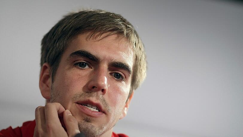 Philipp Lahm hat sich zur indirekten Kritik von Arjen Robben am Führungsstil des Bayern-Kapitäns geäußert. Philipp Lahm hat sich zur indirekten Kritik von Arjen Robben am Führungsstil des Bayern-Kapitäns geäußert.