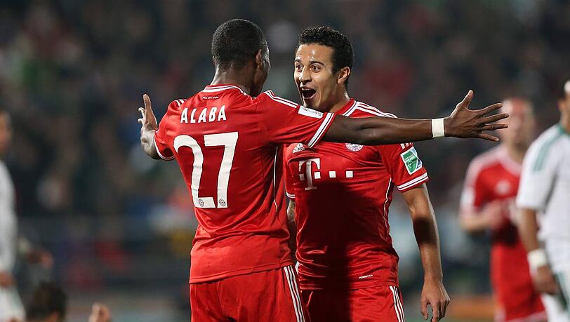 Der Schütze und sein Assistent: David Alaba gab die Vorlage, Thiago Alcántara vollendete zum 2:0 beim Klub-WM-Finale des FC Bayern München gegen Raja Casablanca. Der Schütze und sein Assistent: David Alaba gab die Vorlage, Thiago Alcántara vollendete zum 2:0 beim Klub-WM-Finale des FC Bayern München gegen Raja Casablanca.