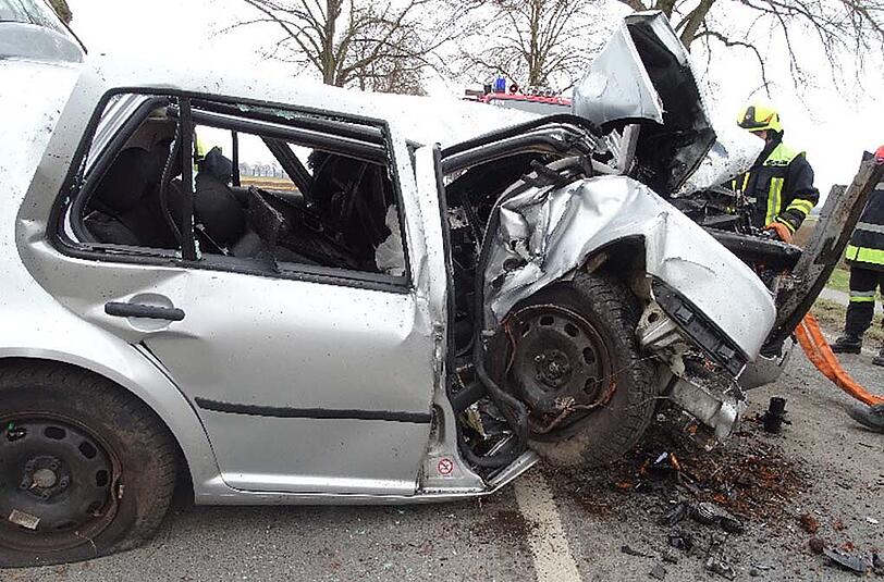 Bei einem schweren Unfall in Gliching kam ein 70-jähriger Autofahrer ums Leben.