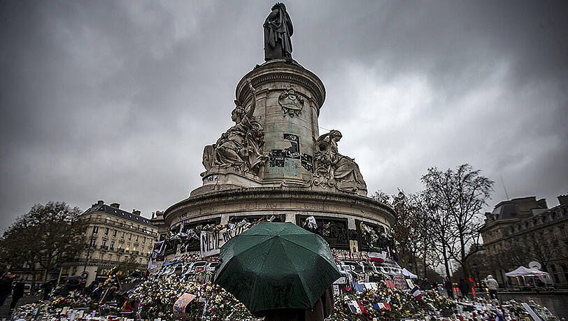 Place de la Republique in Paris: Gedenken an die Opfer der Anschläge vom 13. November 2015. Place de la Republique in Paris: Gedenken an die Opfer der Anschläge vom 13. November 2015.