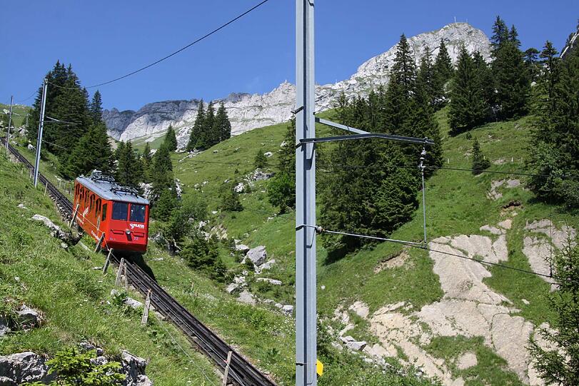 Rekordhalter seit 1889: die Zahnradbahn von Alpnachstad auf den Pilatus ist mit bis zu 48 Prozent Steigung die steilste der Welt.