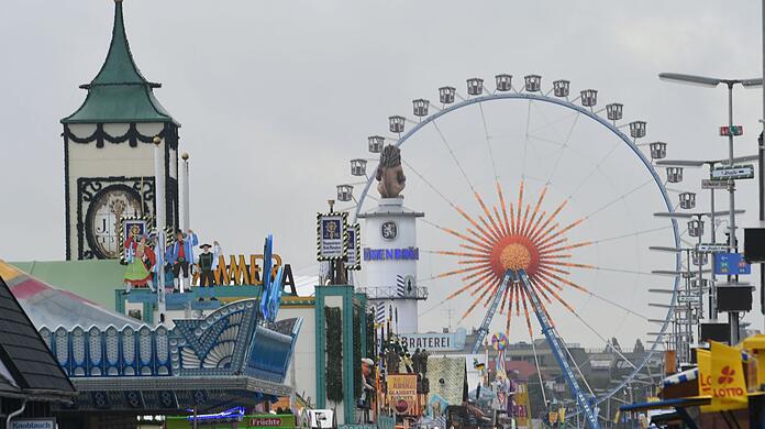 Heuer kamen über 60 Prozent der Wiesnbesucher aus der Stadt und weitere 14 Prozent aus den angrenzenden Landkreisen München, Fürstenfeldbruck, Starnberg und Dachau, so eine Studie.