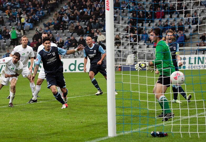 Das darauffolgende Heimspiel gegen Erzgebirge Aue endet nur 1:1. Vallori köpft das Ausgleichstor nach 66 Minuten. Es ist bereits das fünfte Unentschieden im zehnten Spiel.