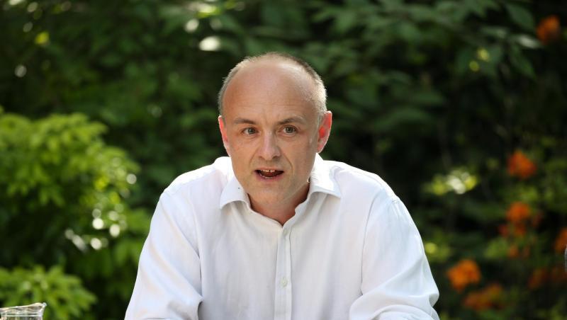 Dominic Cummings gibt ein Statement im Garten der Downing Street 10 ab. Dominic Cummings gibt ein Statement im Garten der Downing Street 10 ab.