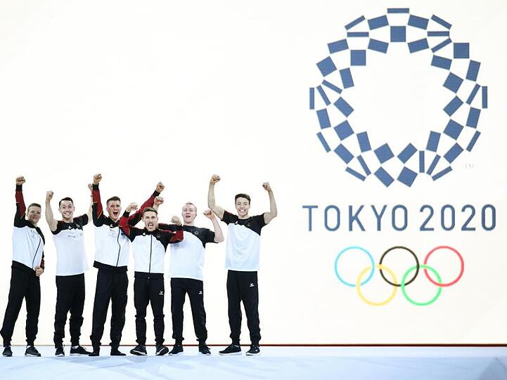 Die deutschen Turner jubeln nach der Qualifikation des Teams für die Olympischen Spiele 2020 in Tokio.