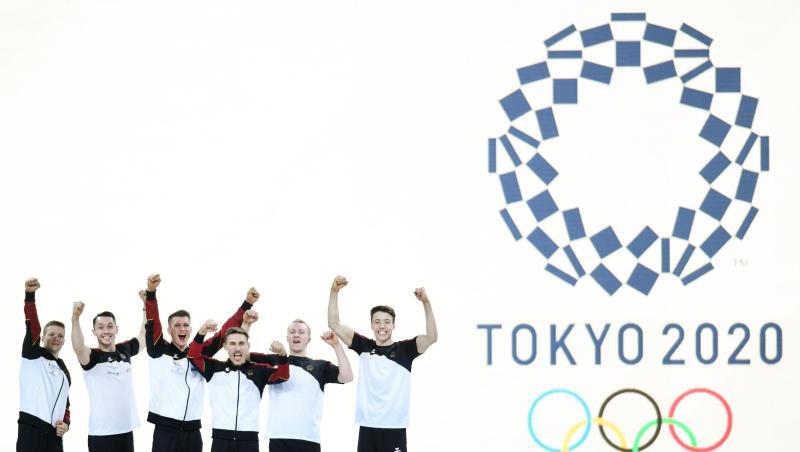 Die deutschen Turner jubeln nach der Qualifikation des Teams für die Olympischen Spiele 2020 in Tokio. Die deutschen Turner jubeln nach der Qualifikation des Teams für die Olympischen Spiele 2020 in Tokio.