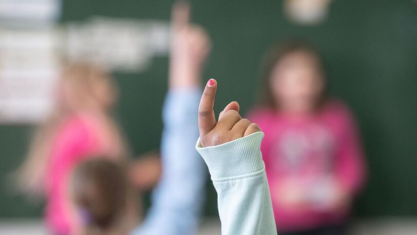 Bayern hat mehr als 20.000 geflüchtete Kinder aus der Ukraine an Schulen untergebracht. (Symbolbild)