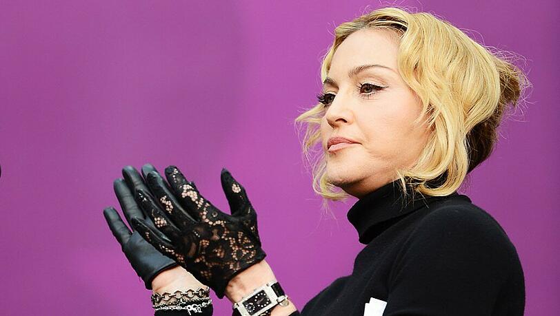 Kein Applaus von Madonna: Die Sängerin wehrt sich per Instagram gegen die Biopic-Pläne Hollywoods.