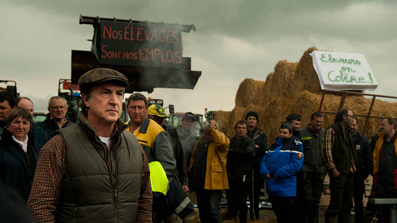 Bürgermeister Georges Balbuzard (François Cluzet) unterstützt die Bauern seines beschaulichen Dorfes Mele-sur-Sarthe bei den Protesten.