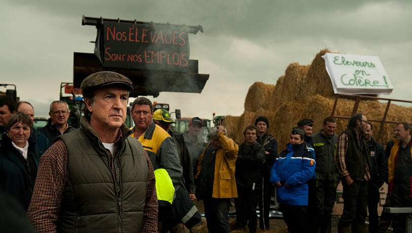 Bürgermeister Georges Balbuzard (François Cluzet) unterstützt die Bauern seines beschaulichen Dorfes Mele-sur-Sarthe bei den Protesten. Bürgermeister Georges Balbuzard (François Cluzet) unterstützt die Bauern seines beschaulichen Dorfes Mele-sur-Sarthe bei den Protesten.