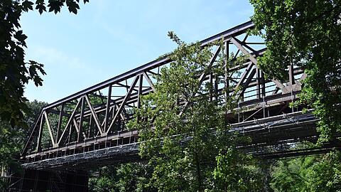 Wegen einer maroden Bahnbr&uuml;cke &uuml;ber die Wupper ist der Zugverkehr zwischen K&ouml;ln und Wuppertal weiterhin eingeschr&auml;nkt.