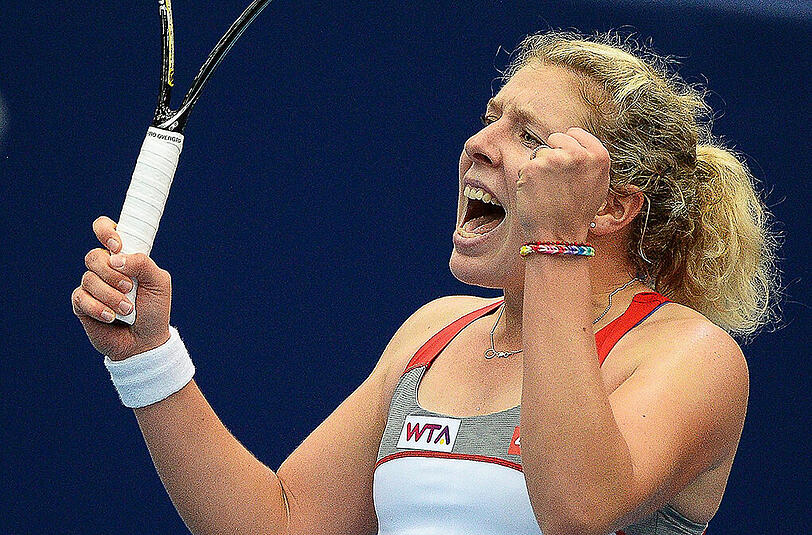 Die deutsche Tennisspielerin Anna-Lena Friedsam feiertn einen Punktgewinn gegen Dominika Cibulkova beim WTA-Turnier in Linz