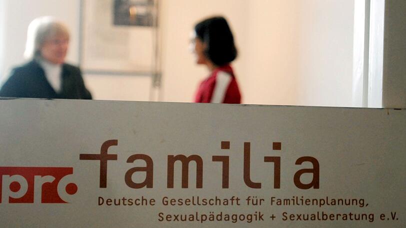 Die Schwangerenkonfliktberatung von pro familia wird mittlerweile meist am Telefon oder per Videochat durchgeführt.