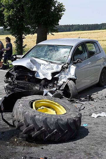 Bei dem Verkehrsunfall auf der B12 in Höhe Birkach kam am Dienstag ein 83-jähriger Traktorfahrer ums Leben.
