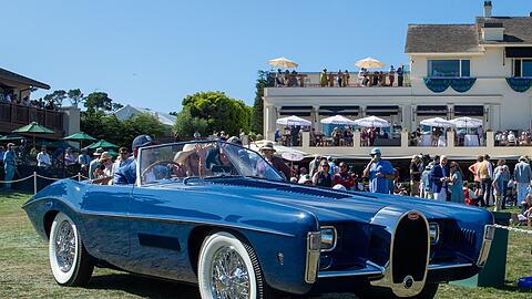 Star-Autodesigner Virgil Exner baute seine Vision von einem Bugatti-Cabrio 1963 auf einem gut ein Jahrzehnt alten Chassis der traditionsreichen Marke auf. Es blieb bei einem Exemplar.