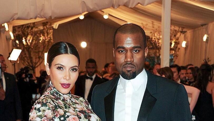 Jetzt mit den Beckhams unterwegs: Kim Kardashian und Kanye West Jetzt mit den Beckhams unterwegs: Kim Kardashian und Kanye West