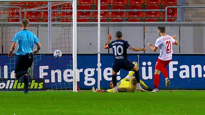 Saisontreffer Nummer drei für den zwölffachen türkischen Nationalspieler: Sercan Sararer erzielt das entscheidende 1:0 in Zwickau.
