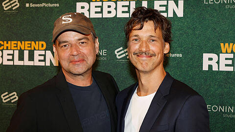 Florian David Fitz (re.) und Regisseur Marc Rothemund (li.) bei der Premiere des Kinofilms "Wochenendrebellen"