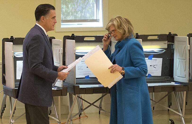 Herausforderer Mitt Romney am Dienstag bei der Stimmabgabe in Belmont bei Boston.