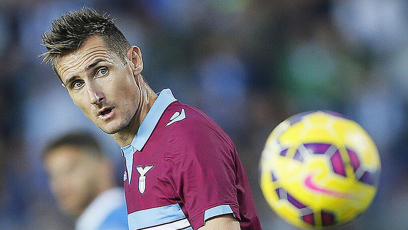 Miroslav Klose sitzt bei Lazi immer öfter auf der Bank. Wechselt er noch im Winter? Miroslav Klose sitzt bei Lazi immer öfter auf der Bank. Wechselt er noch im Winter?