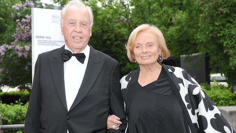 Vor sechs Monaten ist ihre späte, große Liebe gestorben: Doch die Kubi ist sich sicher, dass TV-Produzent Wolfgang Rademann weiterlebt.