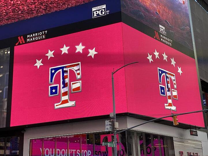 Eine Filiale des Mobilfunkproviders T-Mobile US am belebten Times Square in New York.