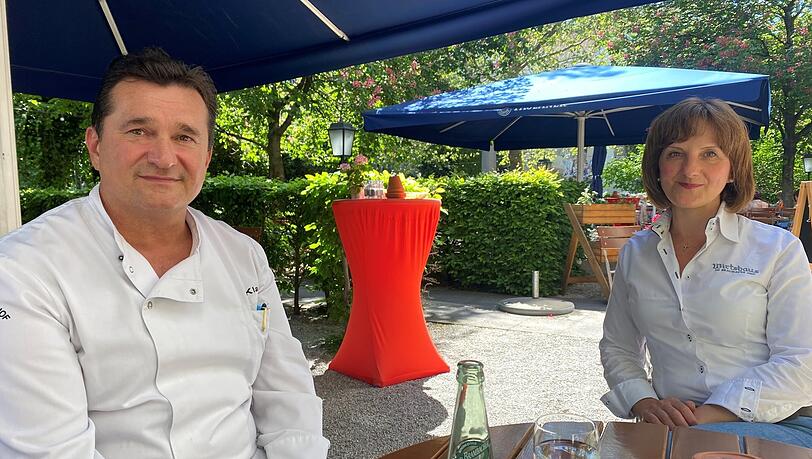 Kristina und Mario Klaric führen das Wirtshaus im Braunauer Hof. Viele ihrer einstigen Aushilfen haben die Branche gewechselt. Kristina und Mario Klaric führen das Wirtshaus im Braunauer Hof. Viele ihrer einstigen Aushilfen haben die Branche gewechselt.