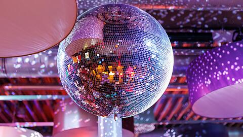 Discokugel adieu? Von einem Clubsterben ist derzeit öfter die Rede - der Nachtleben-Markt hat einige Probleme. (Archivbild)