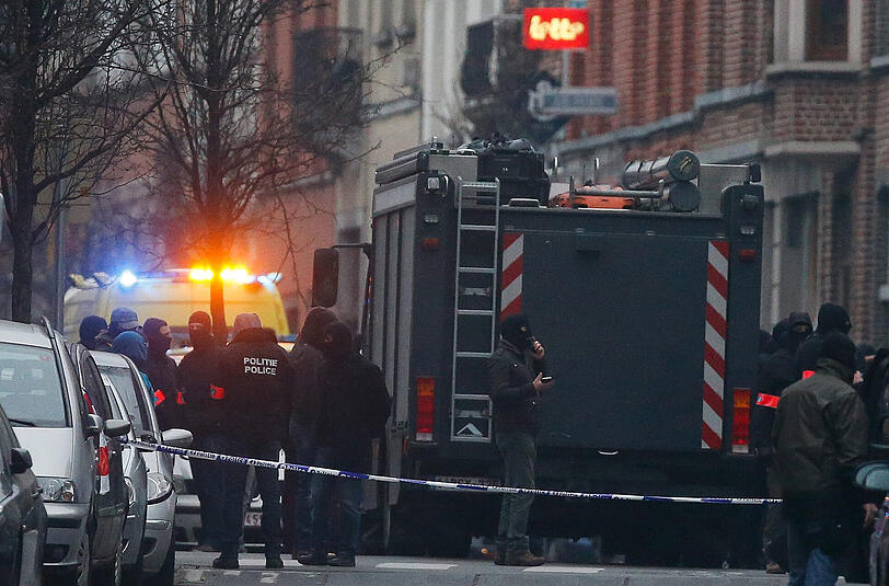 Bei einer Großrazzia konnte die Polizei in Brüssel Medienberichten zufolge den gesuchten Terrorverdächtigen Salah Abdeslam festnehmen.