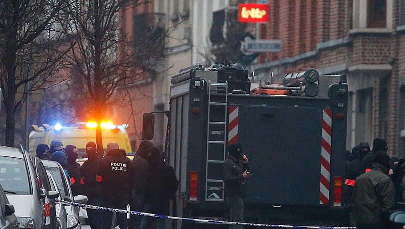 Bei einer Großrazzia konnte die Polizei in Brüssel Medienberichten zufolge den gesuchten Terrorverdächtigen Salah Abdeslam festnehmen. Bei einer Großrazzia konnte die Polizei in Brüssel Medienberichten zufolge den gesuchten Terrorverdächtigen Salah Abdeslam festnehmen.