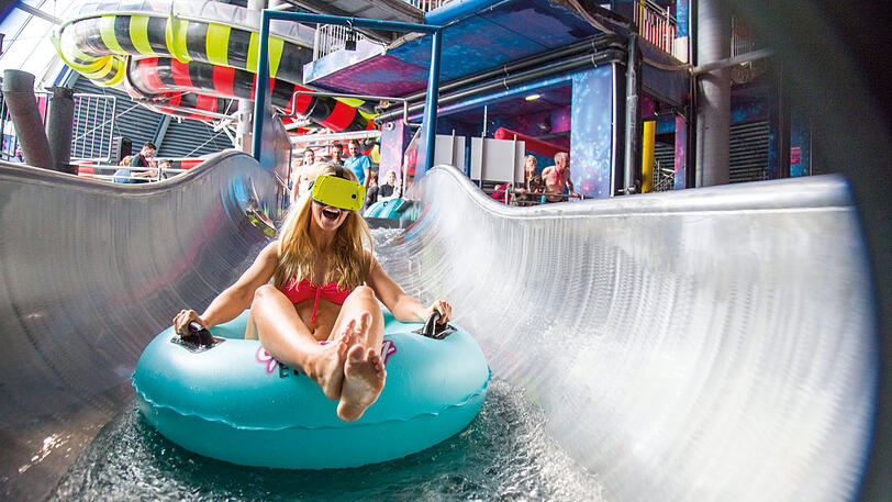 Wasserspaß in der Therme Erding. Ankunft im Space Glider.