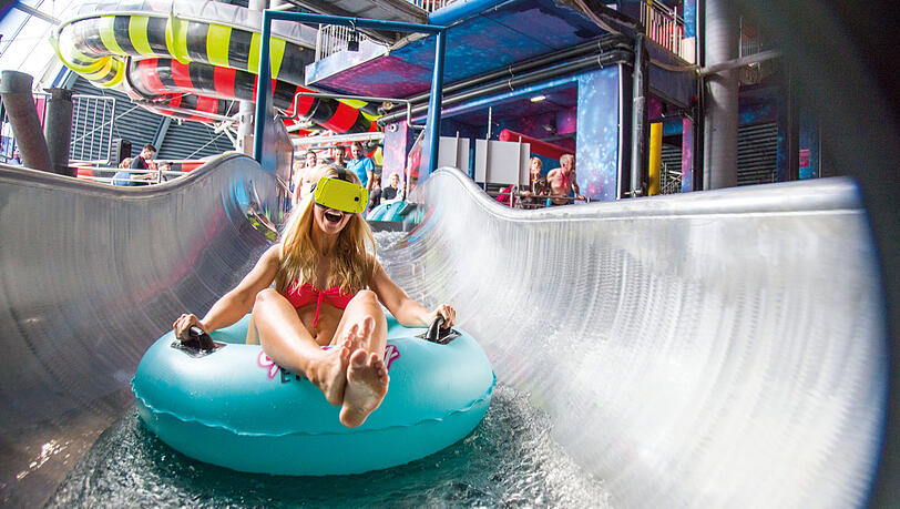 Wasserspaß in der Therme Erding. Ankunft im Space Glider. Wasserspaß in der Therme Erding. Ankunft im Space Glider.