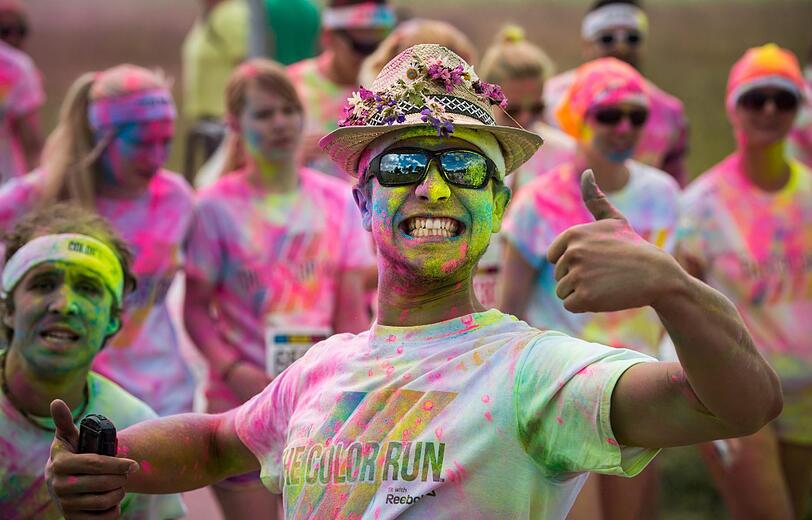 Der Color Run soll vor allem dazu animieren, sich zu bewegen. Und das taten die Farbbeutelschmeißer am Sonntag bis zum Umfallen. Die Bilder...