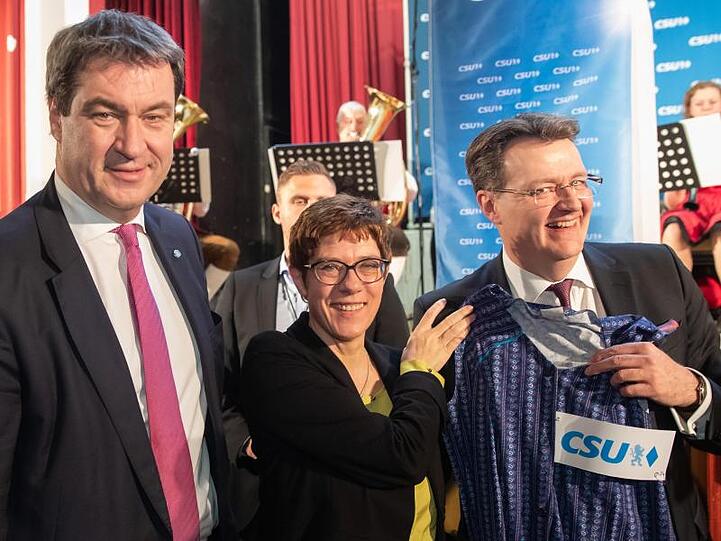 Söder, (l-r, CSU), Kramp-Karrenbauer (CDU), Frieser (CSU). Foto: Daniel Karmann