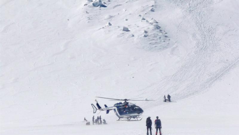 Rettungshelfer der französischen Gendarmerie bei der Suche nach den Vermissten. Rettungshelfer der französischen Gendarmerie bei der Suche nach den Vermissten.