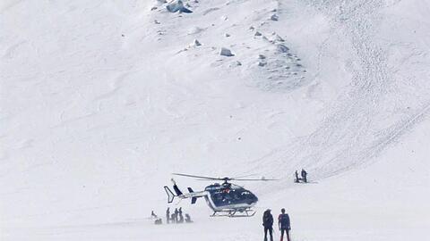 Rettungshelfer der französischen Gendarmerie bei der Suche nach den Vermissten.
