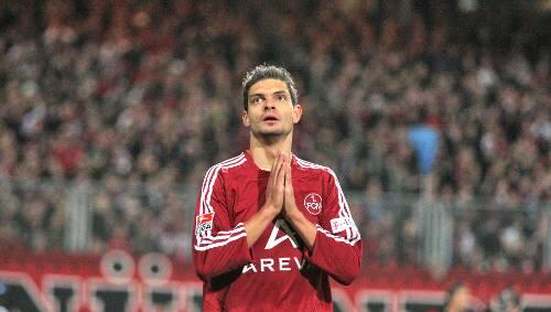 Nie wirklich angekommen beim Club: Angelos Charisteas ist mit 2,5 Millionen Euro der teuerste Einkauf der FCN-Transfergeschichte - und wohl bald weg! Nie wirklich angekommen beim Club: Angelos Charisteas ist mit 2,5 Millionen Euro der teuerste Einkauf der FCN-Transfergeschichte - und wohl bald weg!