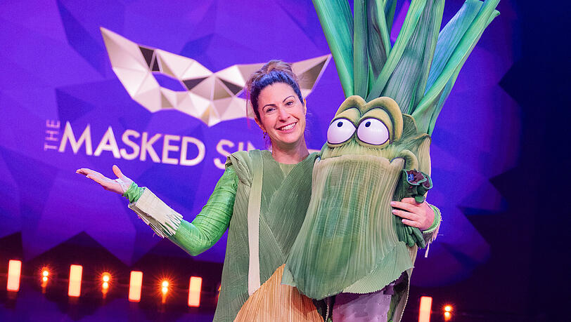 Madita van Hülsen, Moderatorin, steht als Figur "Der Lauch" in der Prosieben-Show "The Masked Singer" auf der Bühne. Madita van Hülsen, Moderatorin, steht als Figur "Der Lauch" in der Prosieben-Show "The Masked Singer" auf der Bühne.