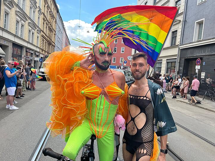 Buntes Treiben auf der Parade-Strecke.