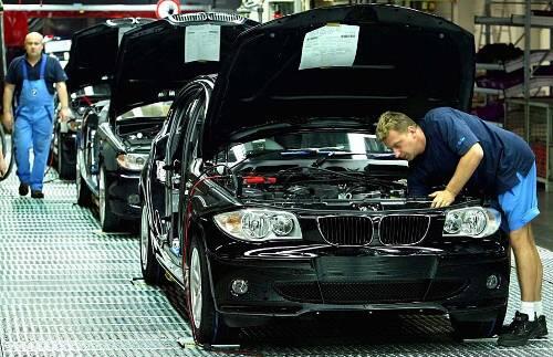 Die Fertigstellung von etwa 7000 Autos musste warten.