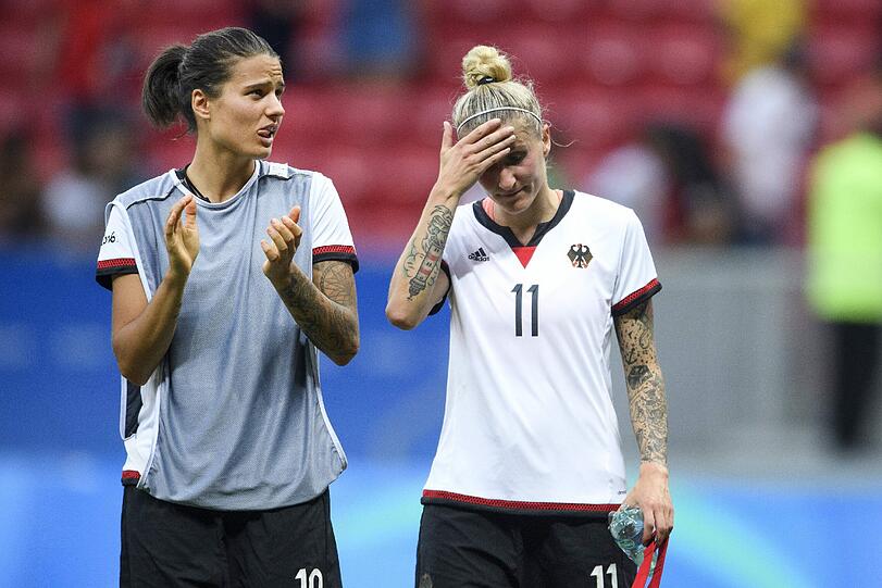 Geknickte DFB-Frauen nach der Niederlage gegen Kanada