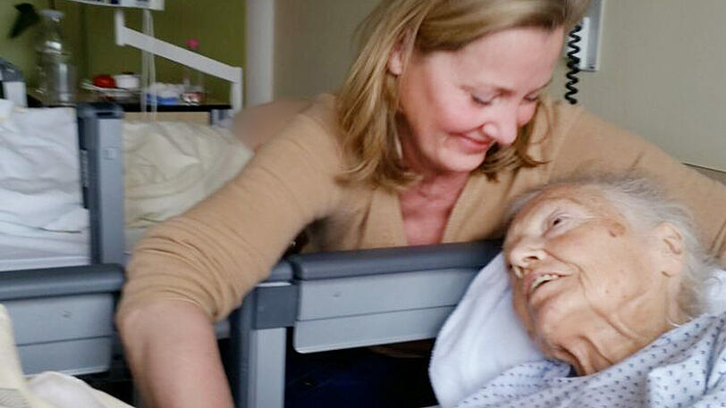 Vor der Not-OP: Angela F. mit ihrer Mutter Renate.