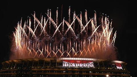 Ein gro&szlig;es Feuerwerk zum Start der Er&ouml;ffnungsfeier in Tokio.
